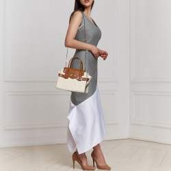 مملوكة مسبقًا Michael Kors White/Tan Signature Coated Canvas and Leather Carmen Satchel