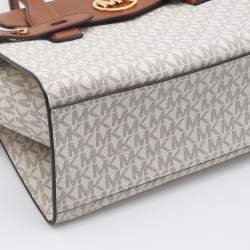 مملوكة مسبقًا Michael Kors White/Tan Signature Coated Canvas and Leather Carmen Satchel