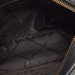 مملوكة مسبقًا Michael Kors Black Leather Jet Set Camera Crossbody Bag