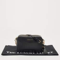 مملوكة مسبقًا Michael Kors Black Leather Jet Set Camera Crossbody Bag