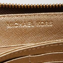 مملوكة مسبقًا Michael Kors Brown Signature Coated Canvas Strap Zip Around Wallet