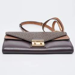 Pre Owned محفظة بسلسلة جيت مايكل كورس سيت ترافيل جلد سافيانو عنابي 