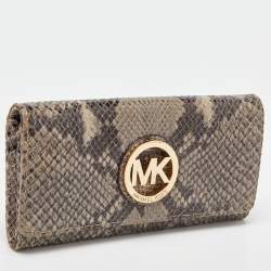 مملوكة مسبقًا محفظة مايكل كورس كونتينينتال قلاب جلد نقشة الثعبان بني و أبيض