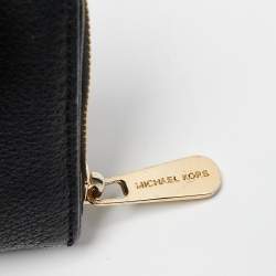 Pre Owned Michael Kors Black Leather Zip Around Wallet