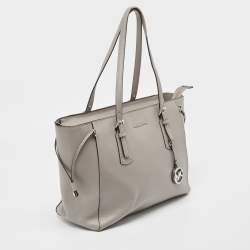 Pre Owned Michael Kors Grey Leather Medium Voyager Tote