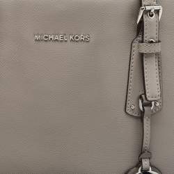 Pre Owned Michael Kors Grey Leather Medium Voyager Tote