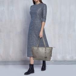Pre Owned Michael Kors Grey Leather Medium Voyager Tote