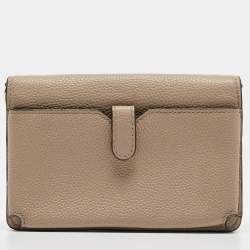 مملوكة مسبقًا Michael Kors Grey Leather Logo Flap Wallet on Strap