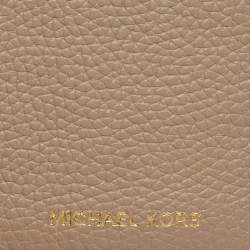 مملوكة مسبقًا Michael Kors Grey Leather Logo Flap Wallet on Strap