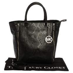 Pre Owned حقيبة يد مايكل مايكل كورس نيو مان كبيرة جلد نوبوك نمط ثعبان سوداء