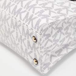 Pre Owned MICHAEL Michael Kors White/Navy Blue Signature Coated Canvas Large East West Hamilton Tote