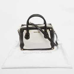 مملوكة مسبقًا MICHAEL Michael Kors White/Black Leather Small Taryn Satchel