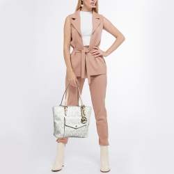 مملوكة مسبقًا MICHAEL Michael Kors White Signature Coated Canvas Jet Set Logo Pocket Tote