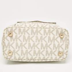 مملوكة مسبقًا MICHAEL Michael Kors White Signature Coated Canvas Jet Set Logo Pocket Tote