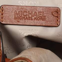 مملوكة مسبقًا حقيبة يد مايكل مايكل كورس شراشيب حلقة جلد وكانفاس شهيرة بنية/ بيج