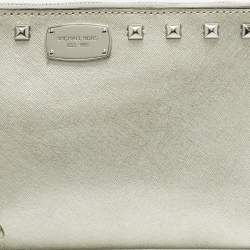 مملوكة مسبقًا MICHAEL Michael Kors Silver Saffiano Leather Studded Flat Wristlet Pouch