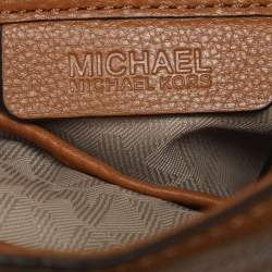 مملوكة مسبقًا حقيبة مايكل كورس جوليا متوسطة نيو جلد كحلية