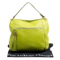 مملوكة مسبقًا حقيبة مايكل مايكل كورس شراشيب حلية جلد فستقية