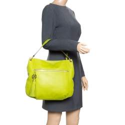 مملوكة مسبقًا حقيبة مايكل مايكل كورس شراشيب حلية جلد فستقية