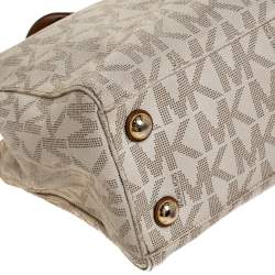 Pre Owned MICHAEL Michael Kors White/Brown Signature Coated Canvas Medium Cynthia Tote