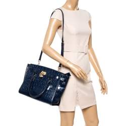 Pre Owned حقيبة مايكل مايك كورس هاميلتون إيست ويست جلد نقشة التمساح أزرق 