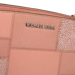 مملوكة مسبقًا حقيبة كتف مايكل مايكل كورس سلما جلد رقعة وردية