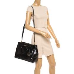 مملوكة مسبقًا حقيبة مايكل مايكل كورس سوتون جلد أسود