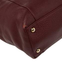 مملوكة مسبقًا حقيبة مايكل مايكل كورس جلد بيج/عنابي جيت سيت متوسطة بسحاب علوي