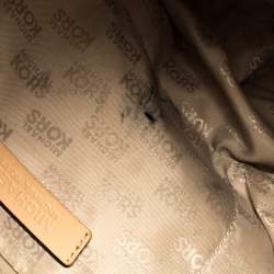 مملوكة مسبقًا حقيبة مايكل مايكل كورس جلد بيج/عنابي جيت سيت متوسطة بسحاب علوي