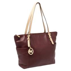 مملوكة مسبقًا حقيبة مايكل مايكل كورس جلد بيج/عنابي جيت سيت متوسطة بسحاب علوي