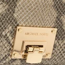 مملوكة مسبقًا Michael Kors Beige Snake Embossed Leather Chain Clutch