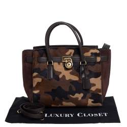 Pre Owned حقيبة يد مايكل مايكل كورس هاميلتون جلد سويدي وفرو العجل بنمط مموه بني   