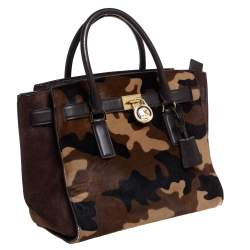 Pre Owned حقيبة يد مايكل مايكل كورس هاميلتون جلد سويدي وفرو العجل بنمط مموه بني   