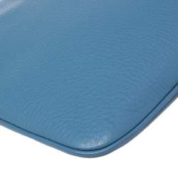 مملوكة مسبقًا حقيبة كلتش مايكل مايكل كورس جيت سيت ترافيل جلد زرقاء  