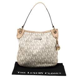 مملوكة مسبقًا حقيبة هوبو مايكل مايكل كورس حيت سيت جلد وكانفاس مقوى بالشعار بيج/أبيض