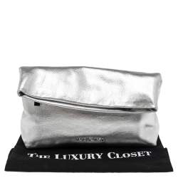 Pre Owned حقيبة كلتش مايكل مايكل كورس غطاء بطية داريا جلد فضي ميتالك