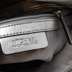 Pre Owned حقيبة كلتش مايكل مايكل كورس غطاء بطية داريا جلد فضي ميتالك