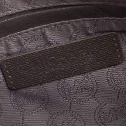 Pre Owned حقيبة باغيت مايكل مايكل كورس جلد لامع فضي بالشعار