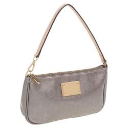 Pre Owned حقيبة باغيت مايكل مايكل كورس جلد لامع فضي بالشعار