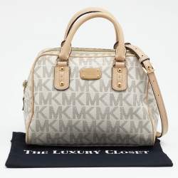 Pre Owned حقيبة ساتشل مايكل مايكل كورس كانفاس مقوى مونوغرامي أبيض