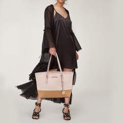 Pre Owned حقيبة يد توتس مايكل مايكل كورس جيت سيت ترافيل جلد سافيانو بني/وردي متوسطة