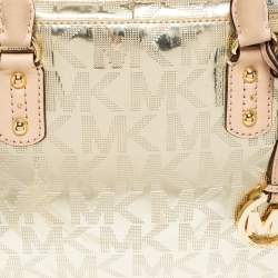 مملوكة مسبقًا MICHAEL Michael Kors Metallic Gold Mirror Signature PVC And Leather Large Cindy Dome Satchel