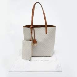 مملوكة مسبقًا MICHAEL Michael Kors White/Tan Signature Coated Canvas and Leather Hayley Tote