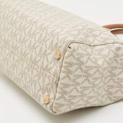 مملوكة مسبقًا MICHAEL Michael Kors White Coated Canvas and Leather Hamilton Satchel