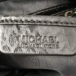 مملوكة مسبقًا MICHAEL Michael Kors Metallic Grey Python Embossed Leather Hobo