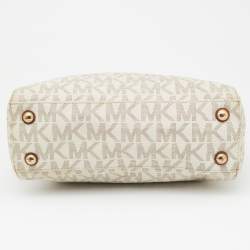 Pre Owned MICHAEL Michael Kors Vanilla/Brown Signature Coated Canvas Medium Cynthia Tote