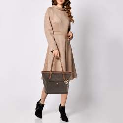 مملوكة مسبقًا حقيبة يد مايكل مايكل كورس جيت سيت جلد و كانفاس مقوى مطبوع نقشة شعار الماركة بيج و بني 