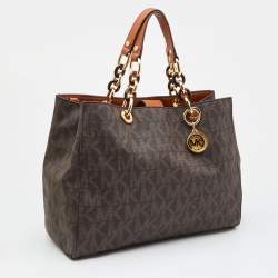 مملوكة مسبقًا MICHAEL Michael Kors Brown/Tan Signature Coated Canvas and Leather Cynthia Tote
