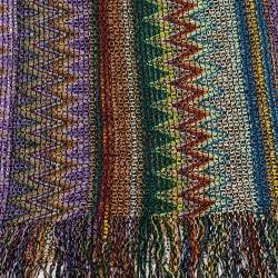 مملوكة مسبقًا وشاح ميزوني تريكو نمط مموج متعدد الألوان بشراشيب