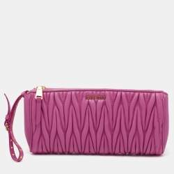 Pre Owned Miu Miu Pink Matelassé Leather Wristlet Clutch